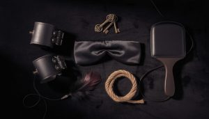 découvrez une sélection d'accessoires sadomasochisme pour intensifier vos jeux de rôle et explorer de nouvelles sensations en toute sécurité.