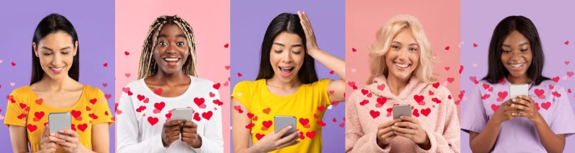 Deux femmes consultent une application de rencontre sur leur téléphone dans un café.